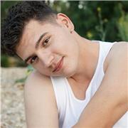 Profesore de Lengua Castellana y Literatura. Soy un chico cursando segundo de bachillerato, muy interesado en la asignatura de Lengua Castellana y Literatura, ya que mi futuro se basará en ello, como profe de Lengua Castellana y Literatura. Muchas ganas d